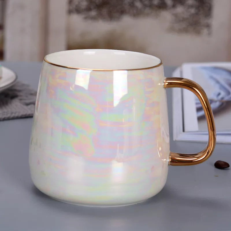 Caneca Aconchegante com Reflexos Iridescentes e Alça Elegante