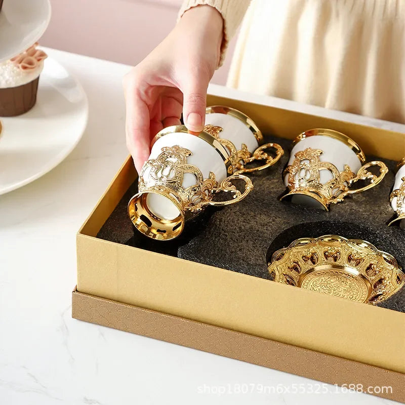 Conjunto de Xícaras de Café com Detalhes em Banho a Ouro