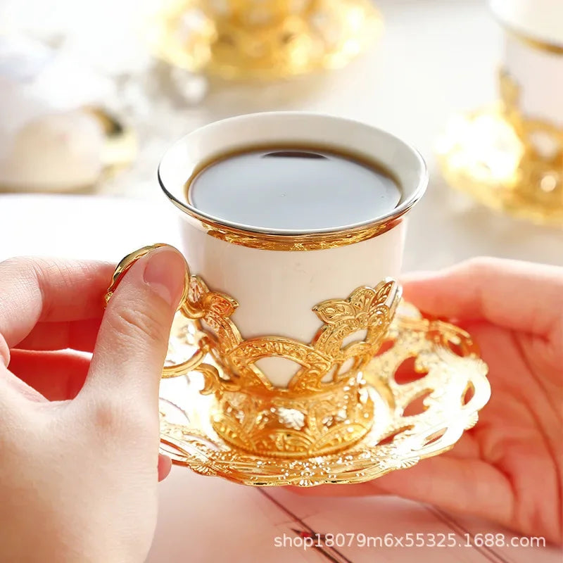 Conjunto de Xícaras de Café com Detalhes em Banho a Ouro